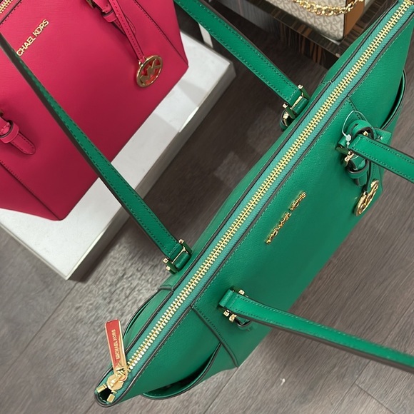 MICHAEL KORS Charlotte Large Leather Top-Zip Tote
Palmetto Green 
NWT - Picture 5 of 16